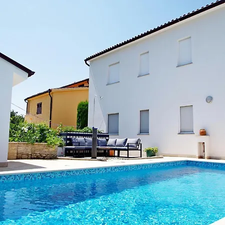 Mia Apartment Vinkuran
